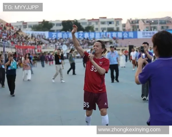 国内明星与足球明星联手打造跨界合作新风潮引发热议